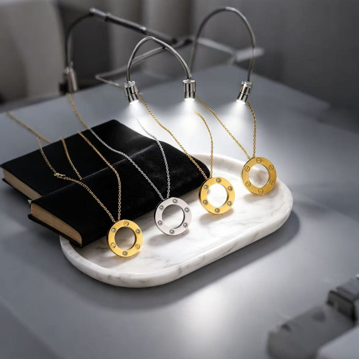 Round Cake Circle Clavicle Chain Design Titanium Necklace