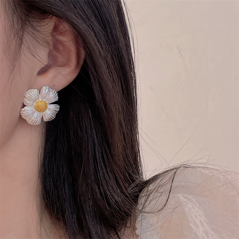 Luxury Fashion Little Daisy Female Temperament Earrings