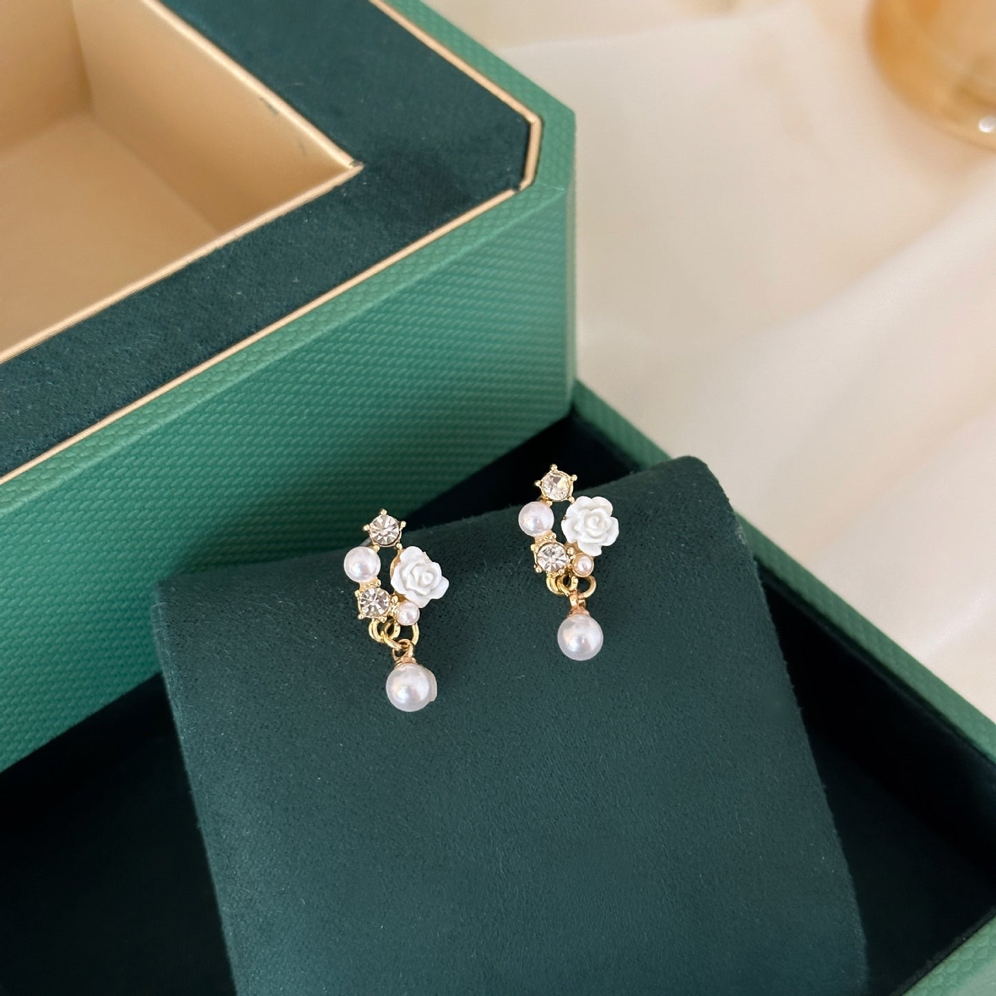 Sier Needle Pearl Flower Female Design Earrings