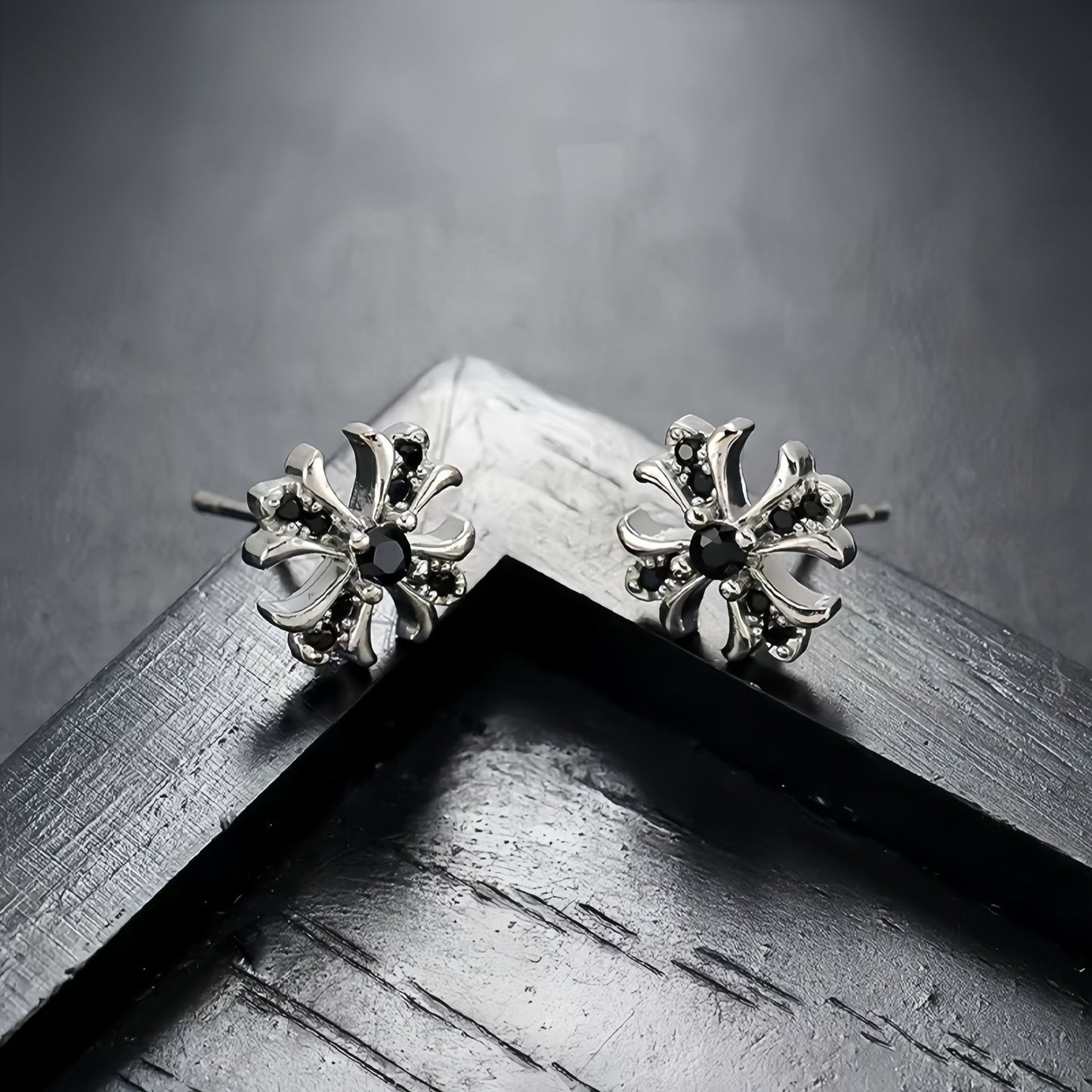 Women's & Men's Cross Flower-de-luce Light Luxury Fashion Simple Stud Earrings