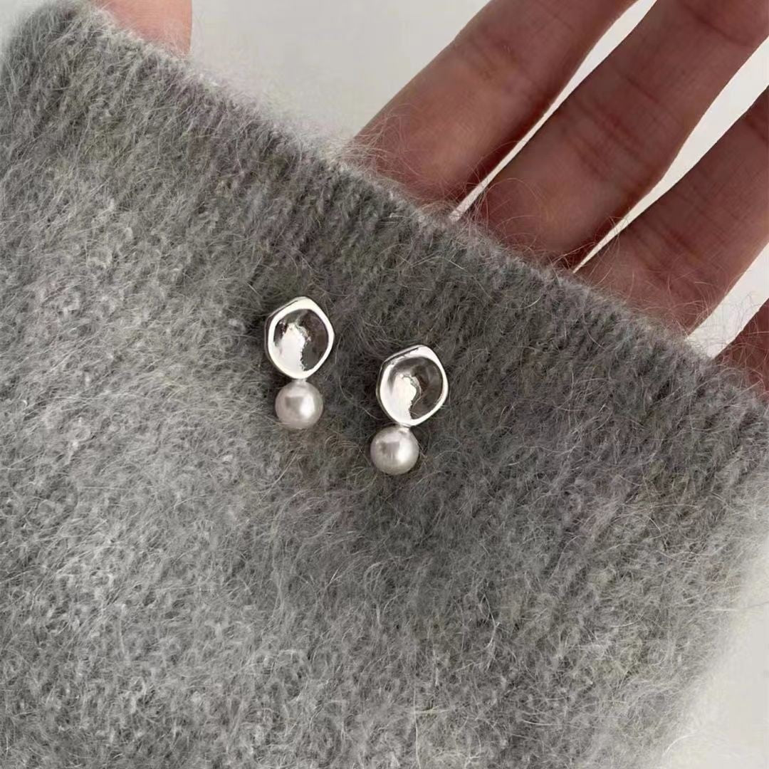 Irregular Metal Pearl Niche Female Geometric Earrings