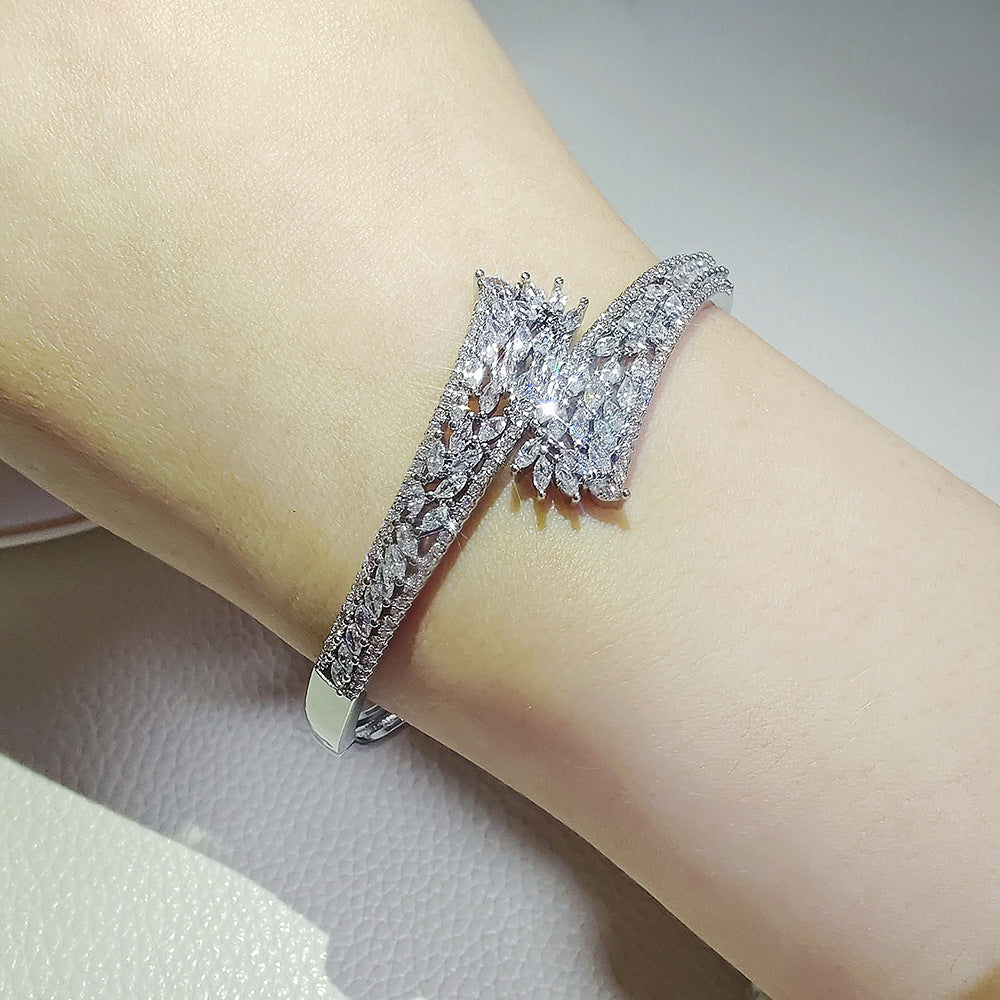 Elegant Wear Environmental Protection Advanced Stylish Opening Bracelets