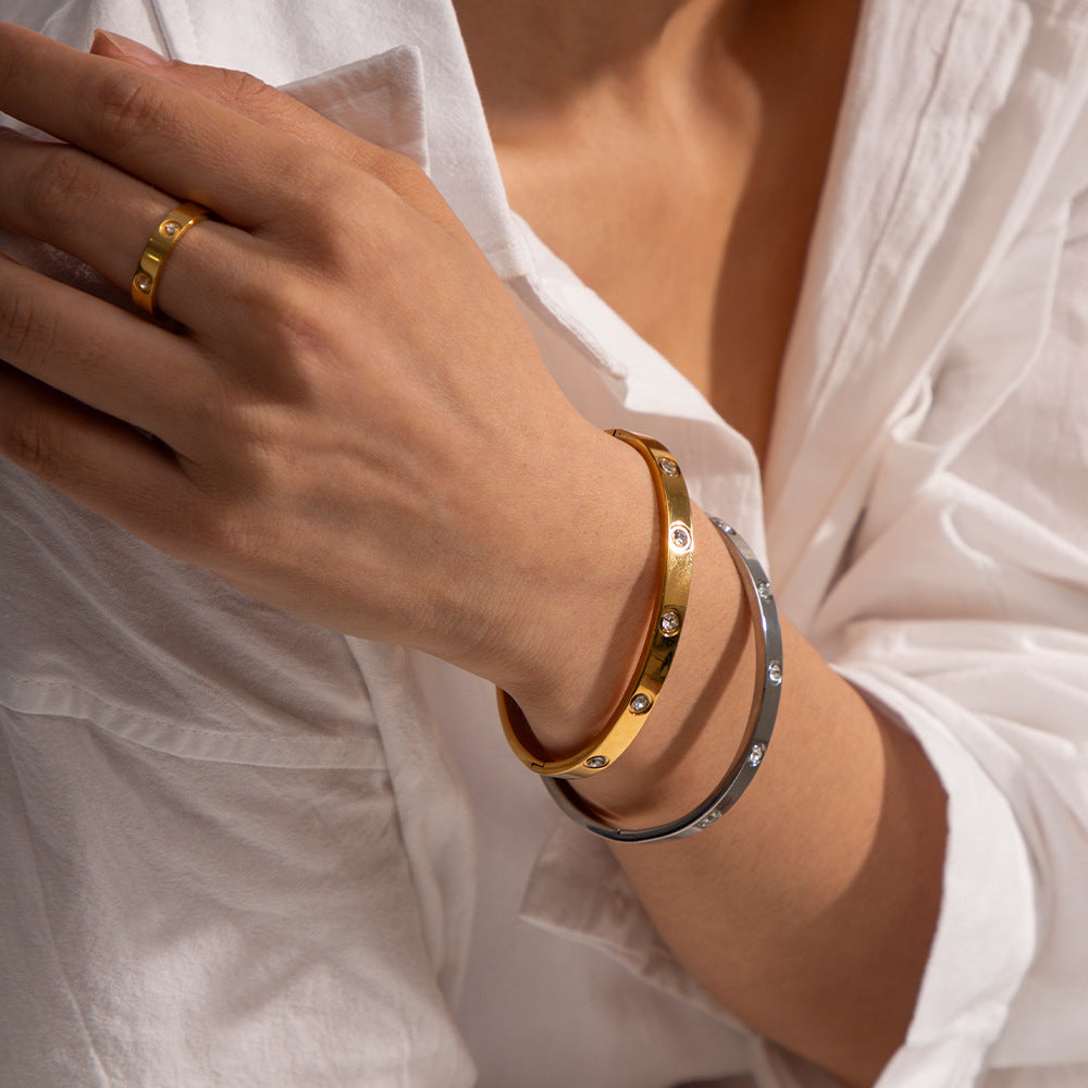 Bracelets en titane simples incrustés d'or pour femmes, diamants ronds blancs, à la mode