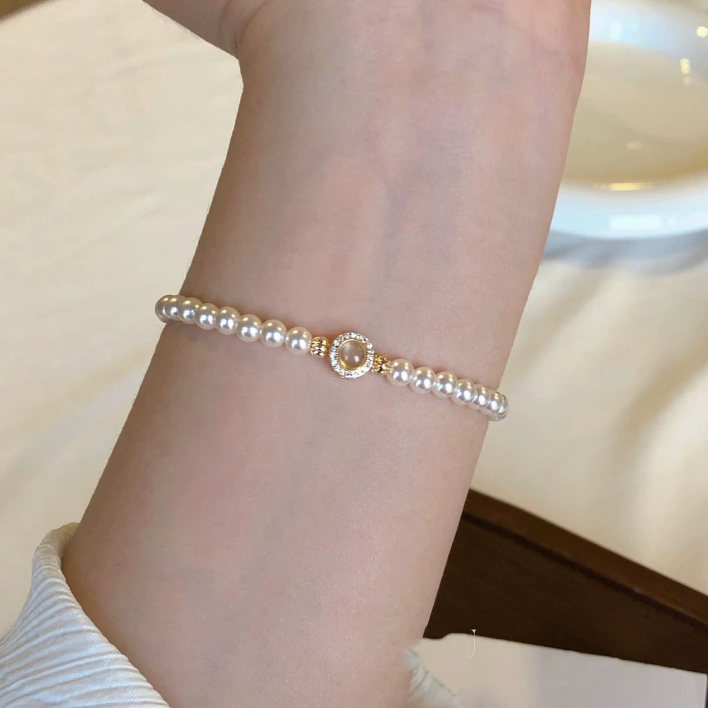 Women's Pearl Light Luxury High-grade Niche Design Elegant Natural Shell Bracelets