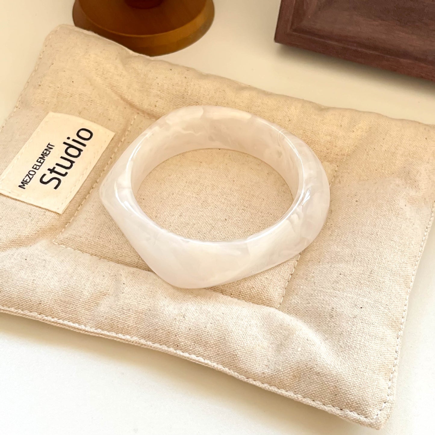 Women's Irregular Blooming Resin Curved Girlfriends Bracelet