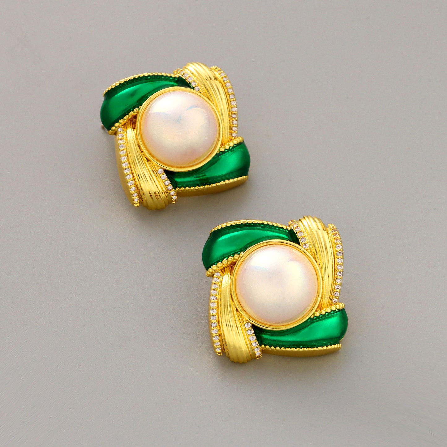 Real Gold Affordable Luxury Fashion Personality Pearl Screw Earrings