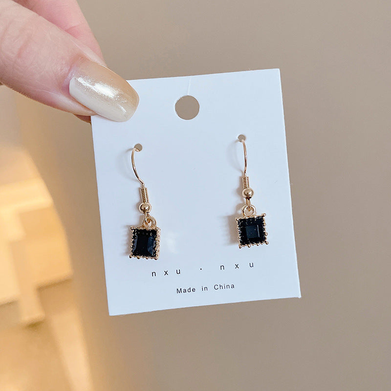 Women's Alloy Pearl Light Luxury High-grade Sense Niche Earrings