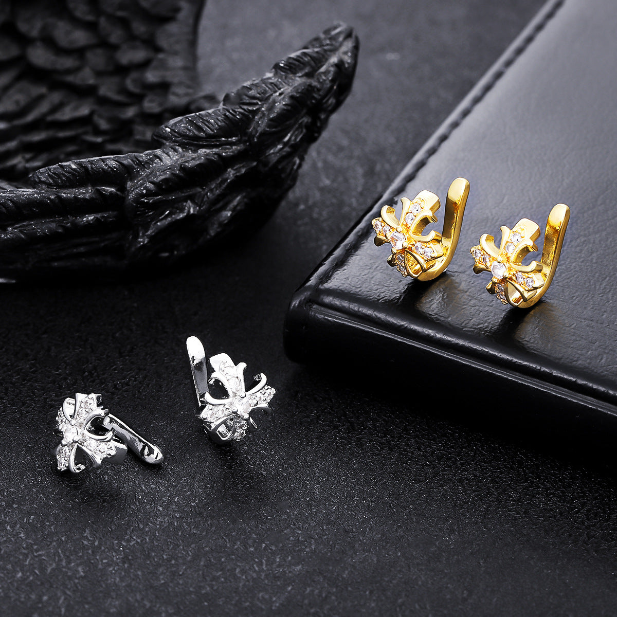 Women's & Men's Flower-de-luce Fashion Trend Zircon Cross High Ear Clip