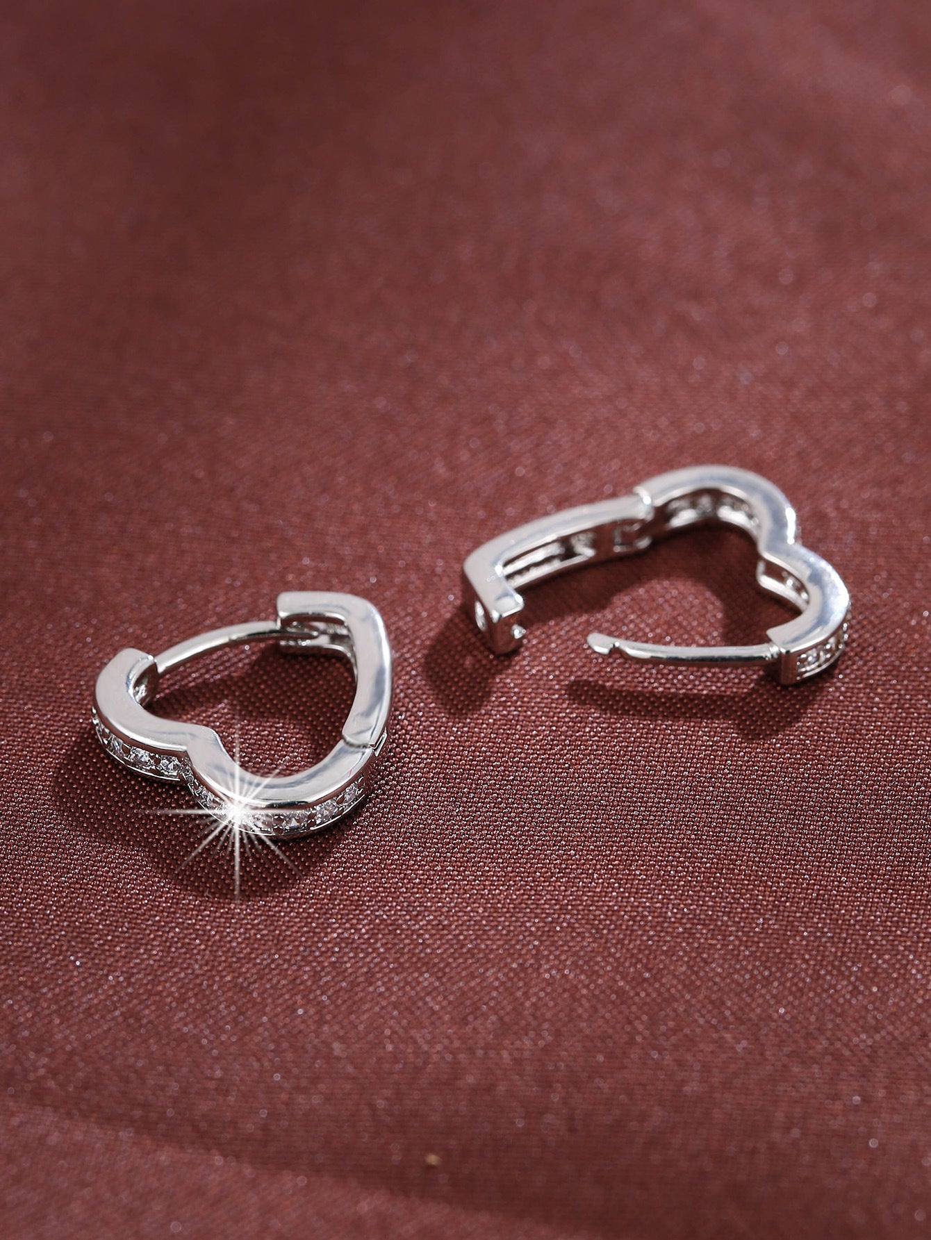 Trend Heart-shaped Personality Design Inlaid Zircon Ear Buckle