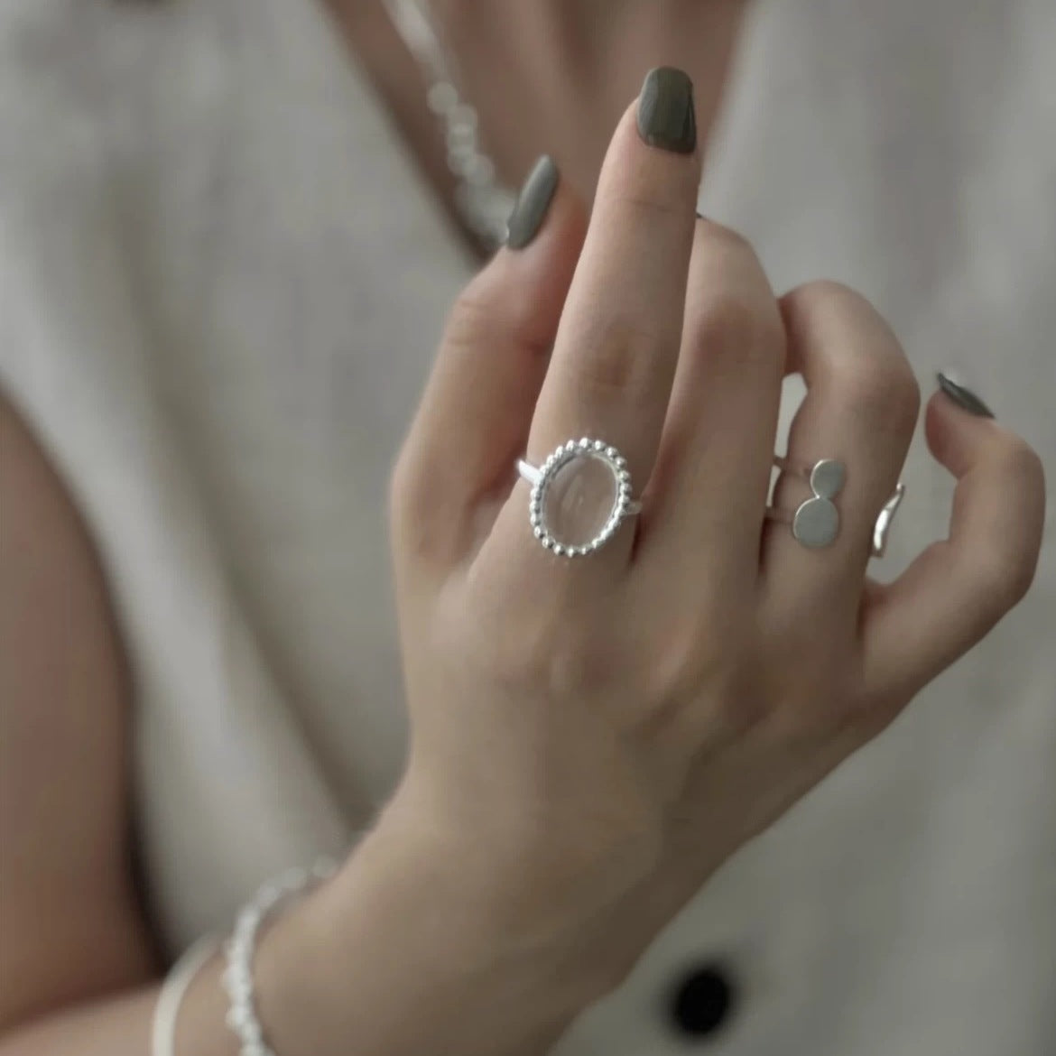Exquisite Oval Female Niche Design Fashion Commuter Ring