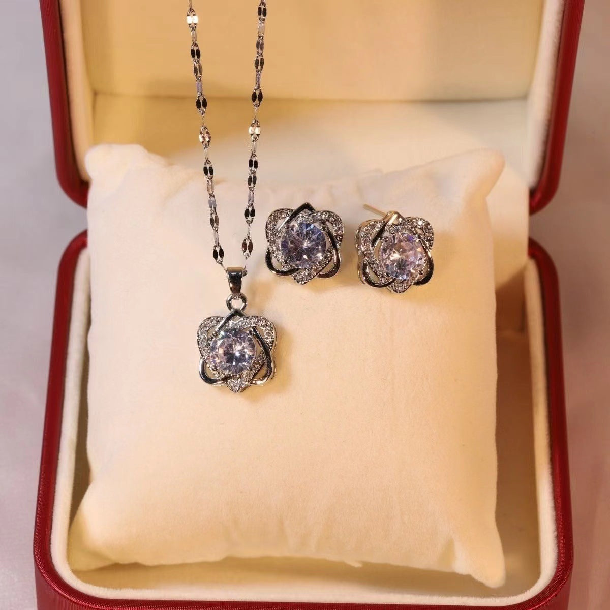 Suit Live Female Light Luxury Minority Necklace