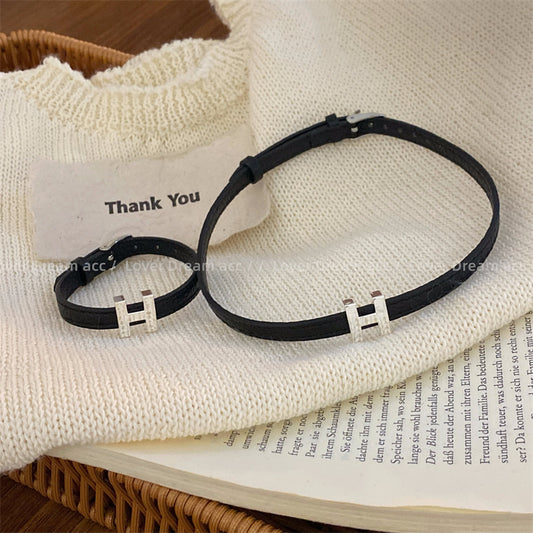 Women's Sier Standard Lettered Black Imitation Leather Chic Advanced Necklaces