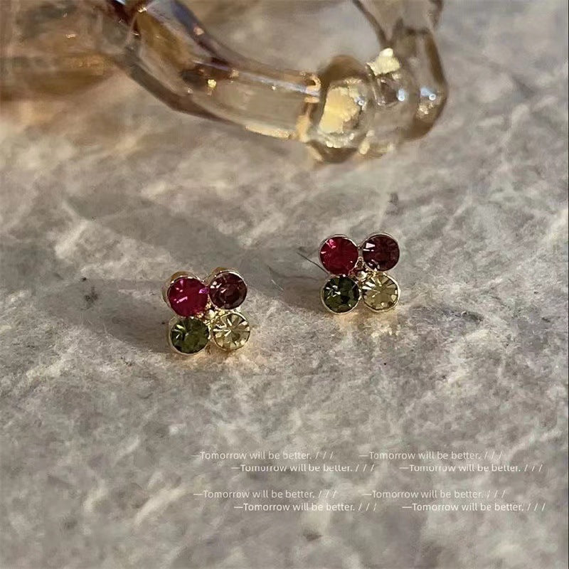 Exquisite Small High-grade Diamond Female Style Earrings