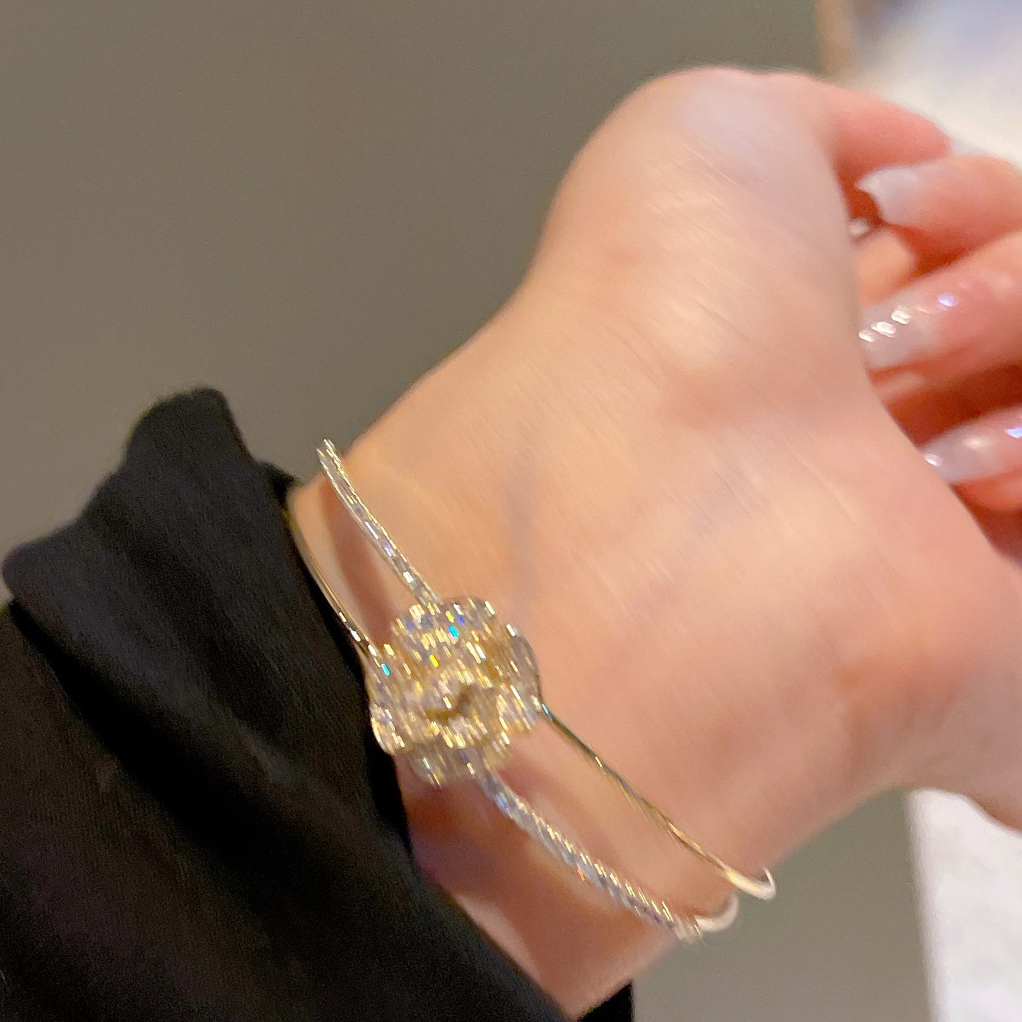 Full Diamond Flower Opening Adjustable Beauty's Favorite Hand Bracelet