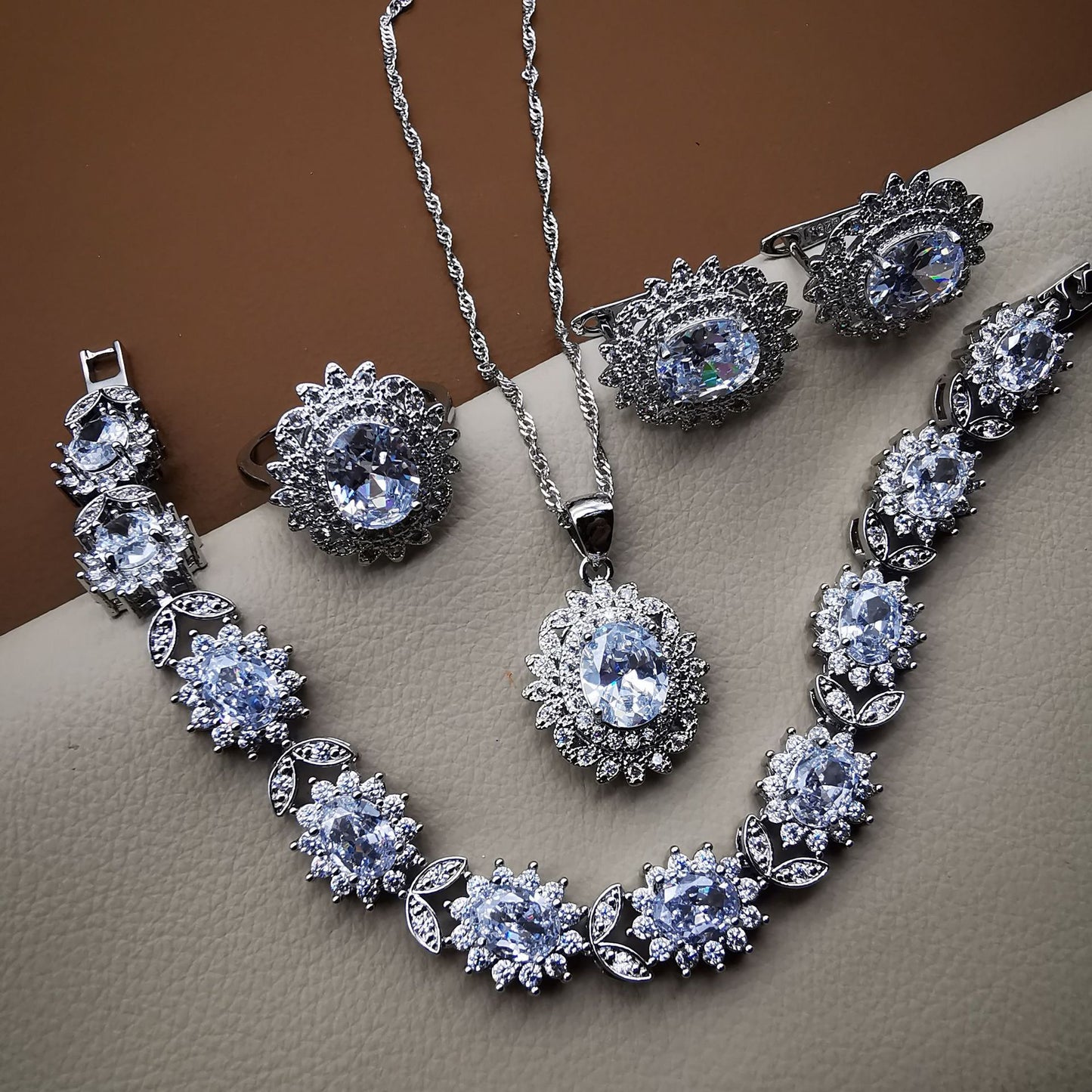 Graceful Glamorous Women's Zircon Grid Leaf Jewelry Set