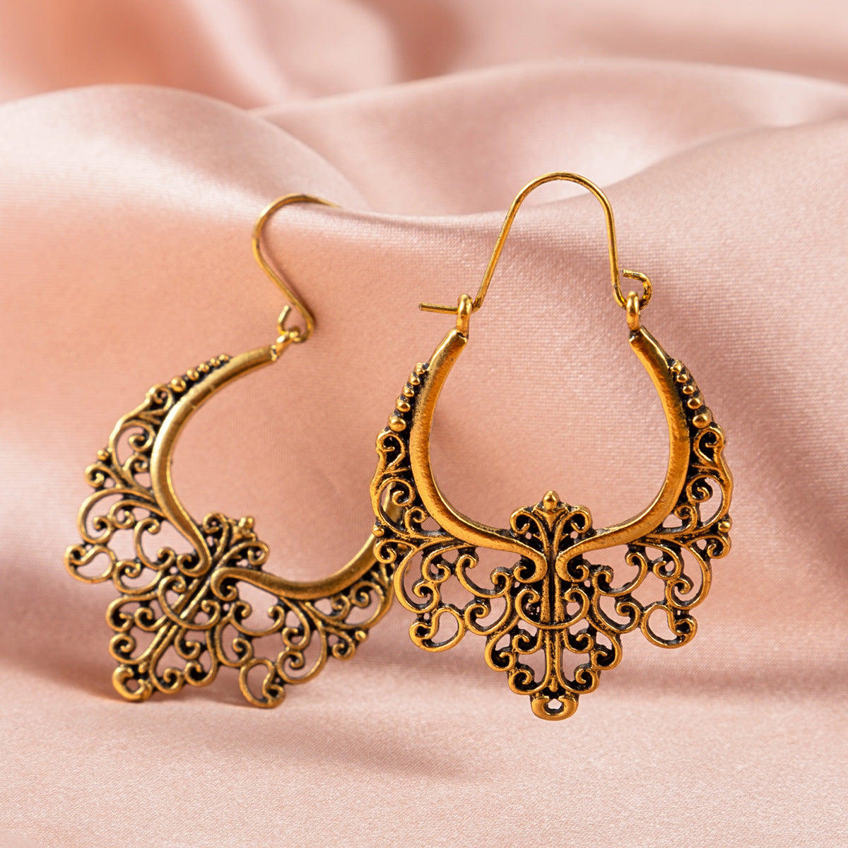 Boucles d'oreilles vintage creuses sculptées pour femmes, pétoncles géométriques