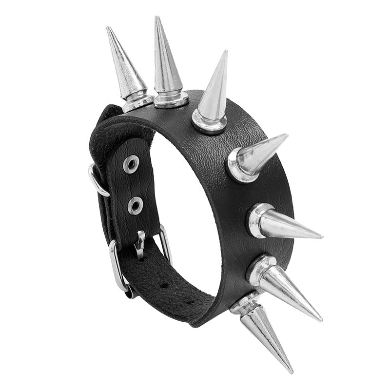 Personalisierte einreihige, spitze Nagel-Lederarmbänder für Herren