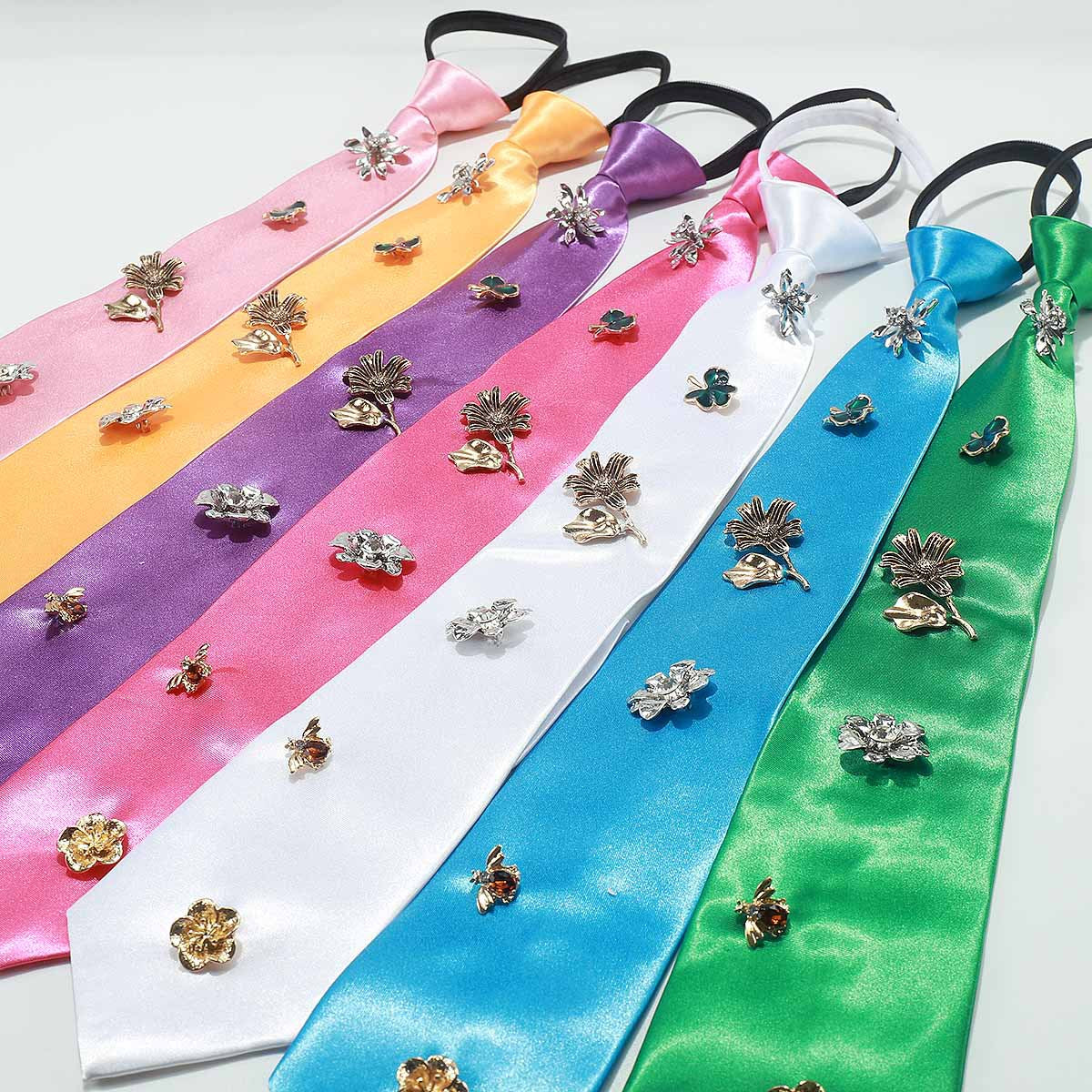 Creative Retro Suit Tie Personalized Alloy Flower Necklace
