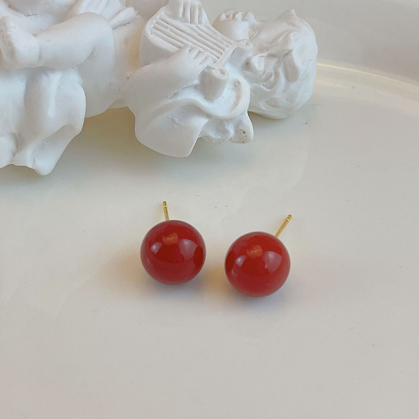 Simple Temperament Wine Red Bean-shaped Niche High-grade Earrings