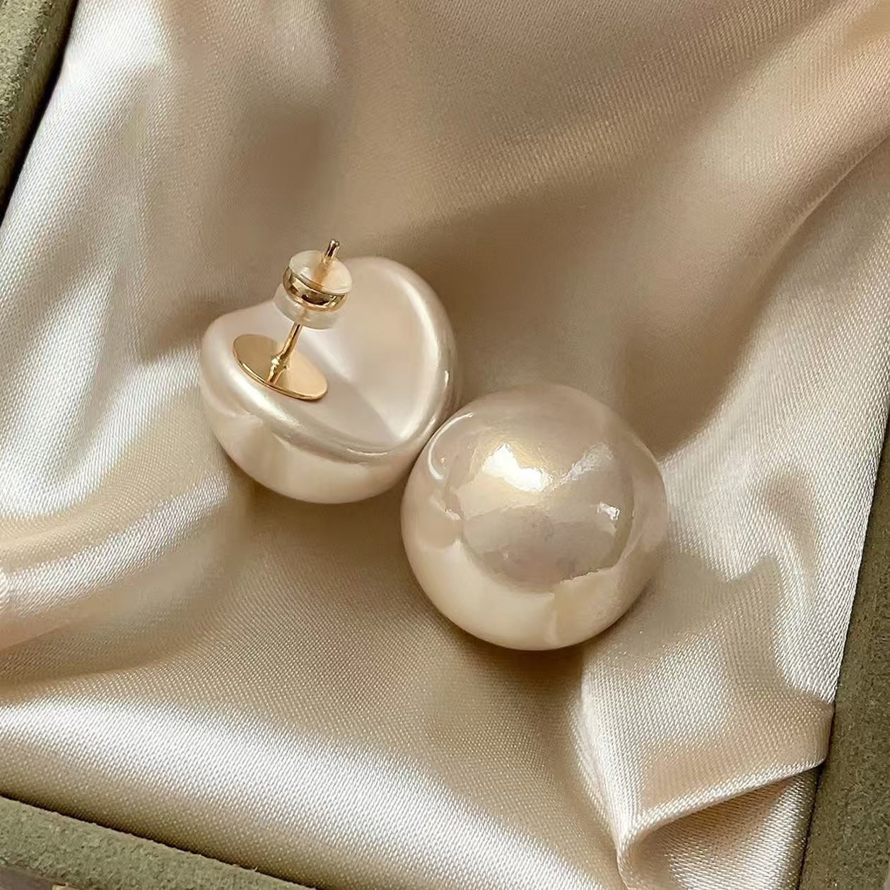 Women's Bite Bead Show Face Small Minimalist Design Simple Stud Earrings