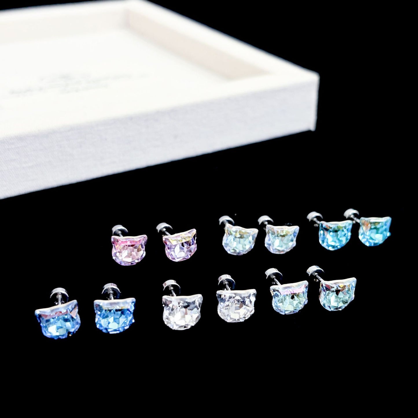 Cool Temperament Super Shiny Crystal Cat Head Titanium Steel Screw Stud Earrings
