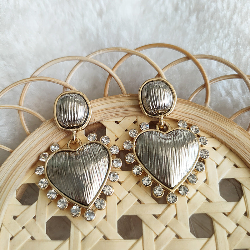 Women's Simple Graceful Love Heart Peach Ear Earrings