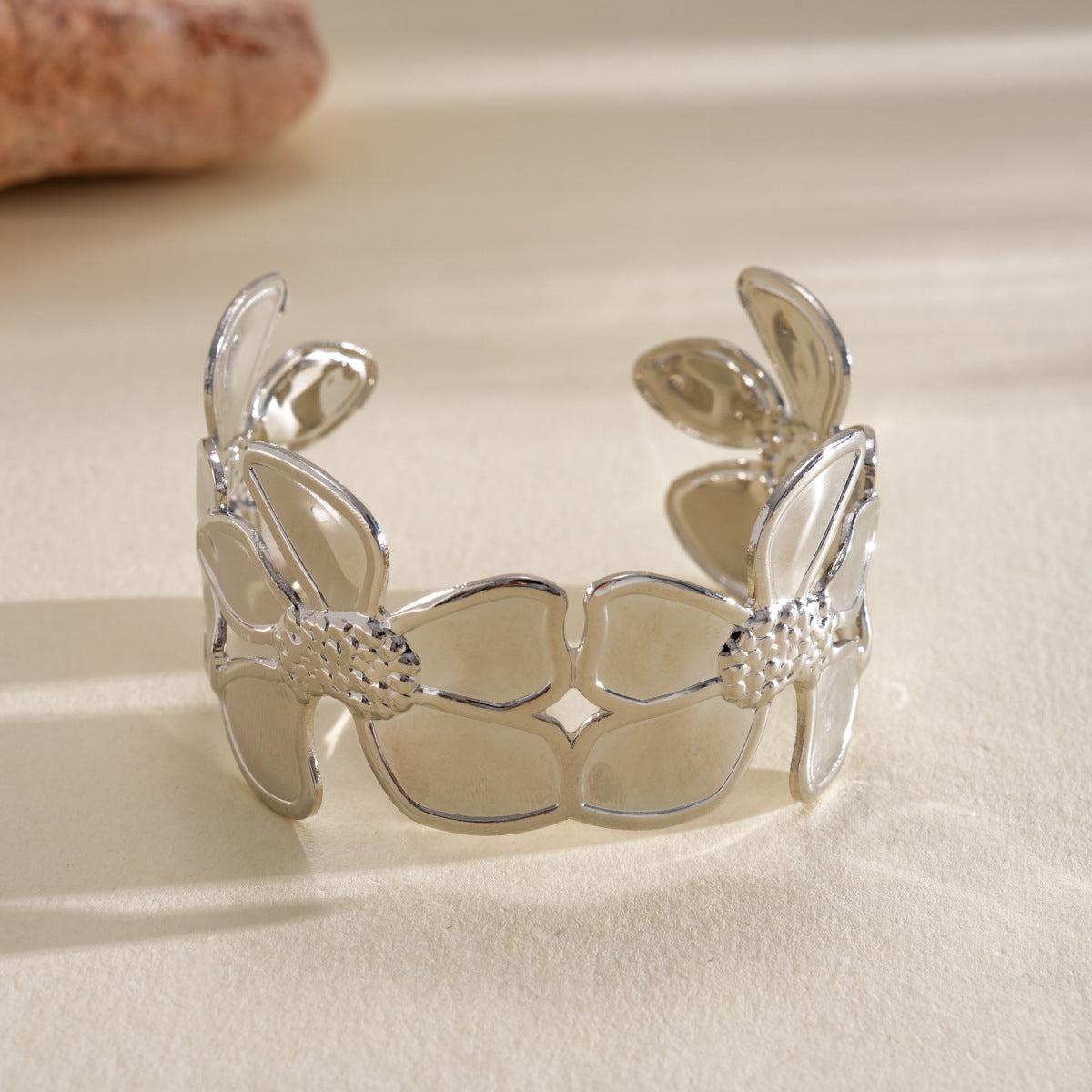 Women's Metal Pleated Flowers Openings Suit Niche Exaggerated Light Luxury Bracelet