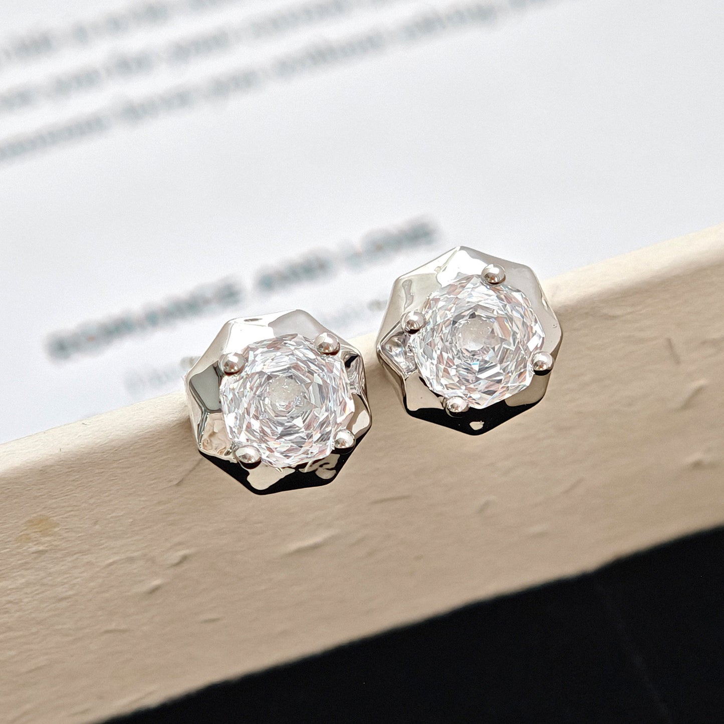 Women's Versatile Zircon Light Luxury Simple Casual Earrings