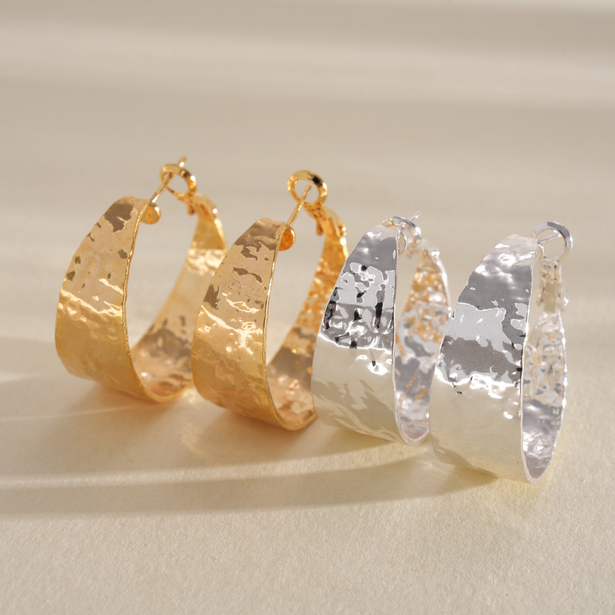 Women's Plated Pleated Metallic Round Sier Pin Ear Simple Advanced Geometric Rings