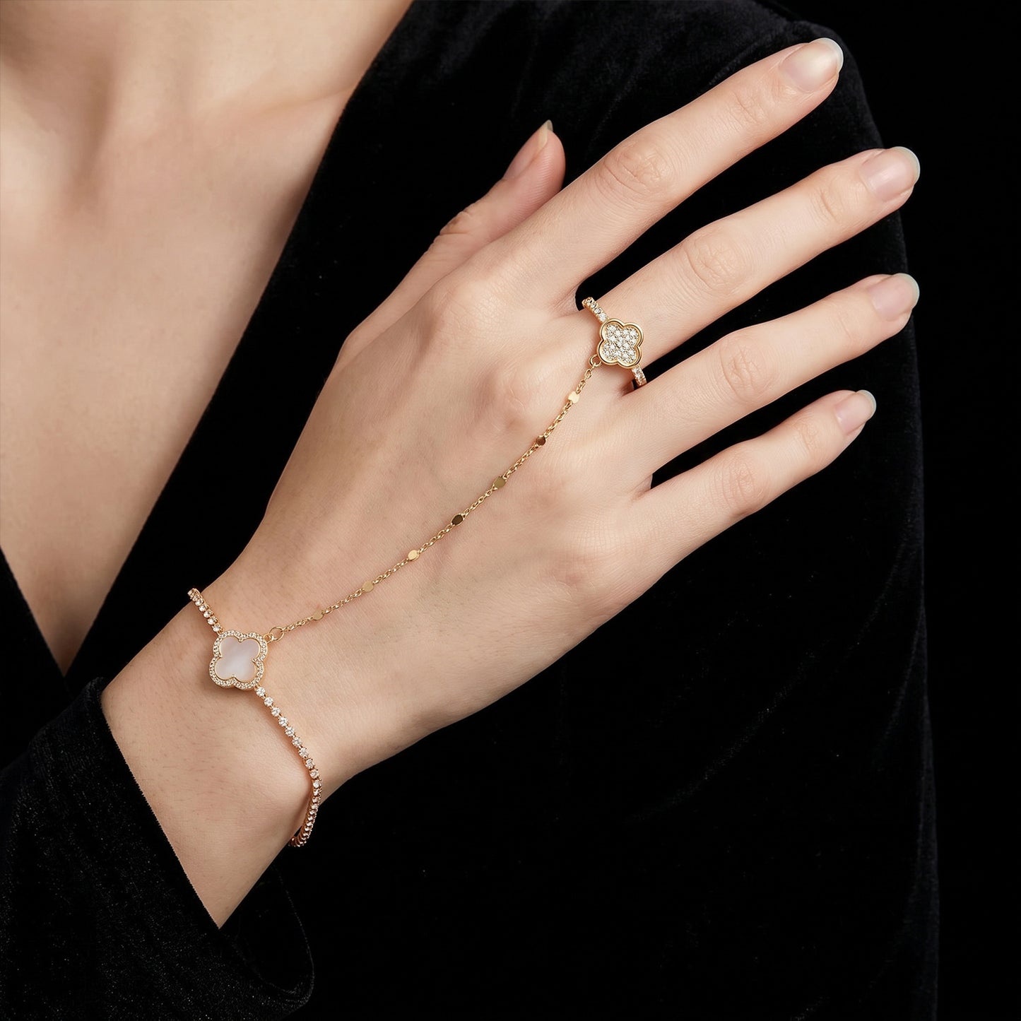 Plated Real Gold Sweet Cool Style Finger Chain Integrated Fashion Bracelet