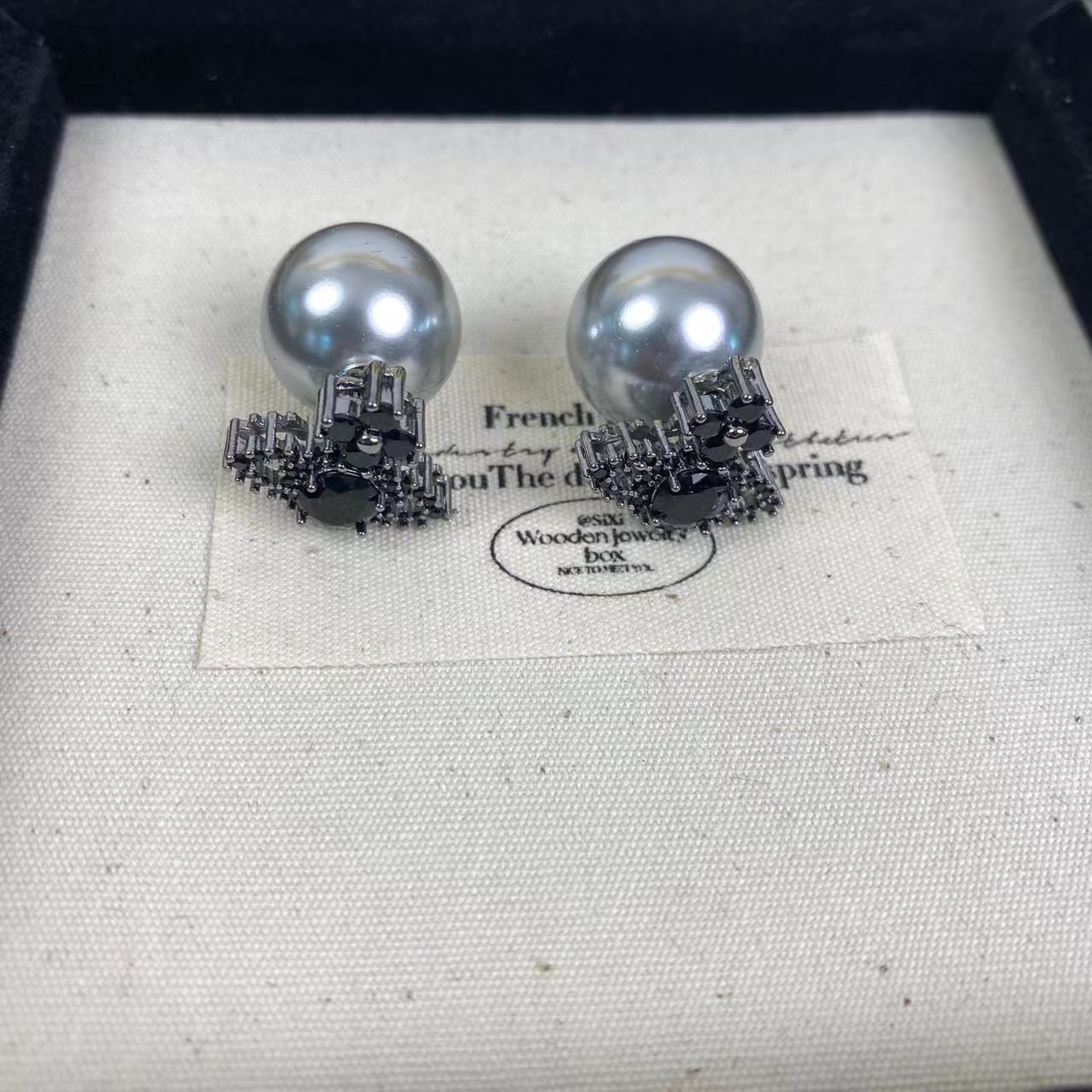 Full Diamond Saturn Gray Pearl Front And Rear Unique Earrings