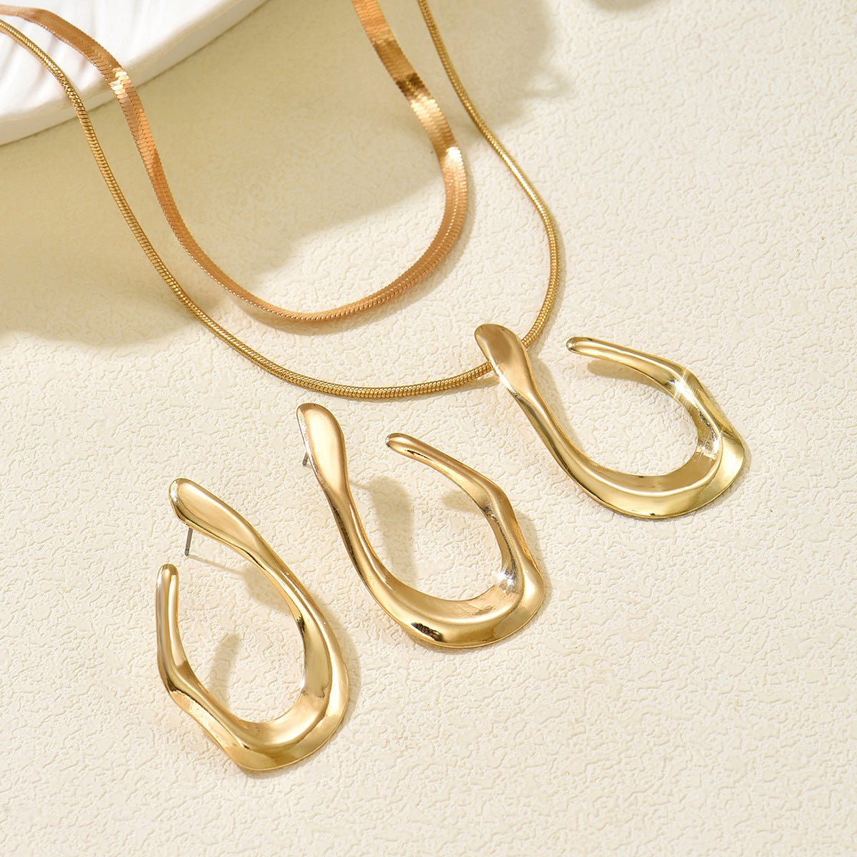 Women's Geometric Glossy U-shaped Design Versatile High-grade Jewelry Set