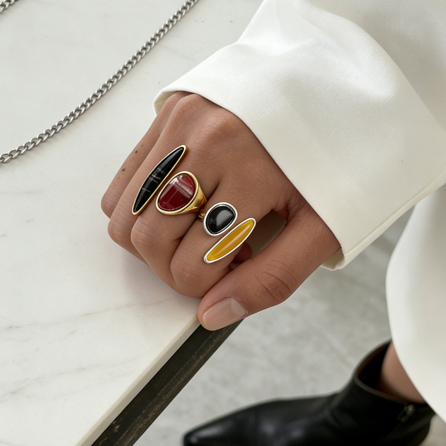 Red Irregular Gem Mild Luxury Retro Rings