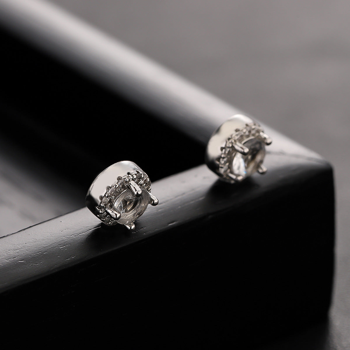 Men's Magnetic Zircon Earless High-grade Sense Personality Ear Clip