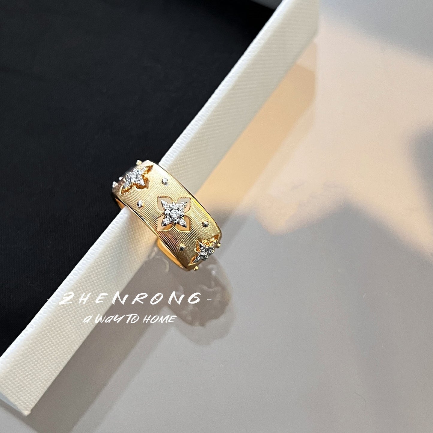 Women's Brushed Palace Style Gold Craft Cloth Real Rings