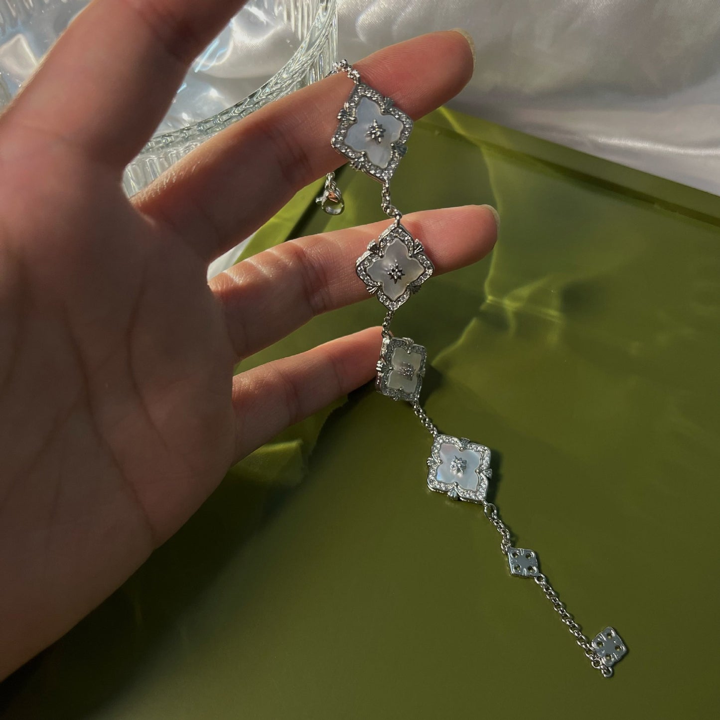 Clover Natural White Shell Light Luxury Cold Jewelry Set