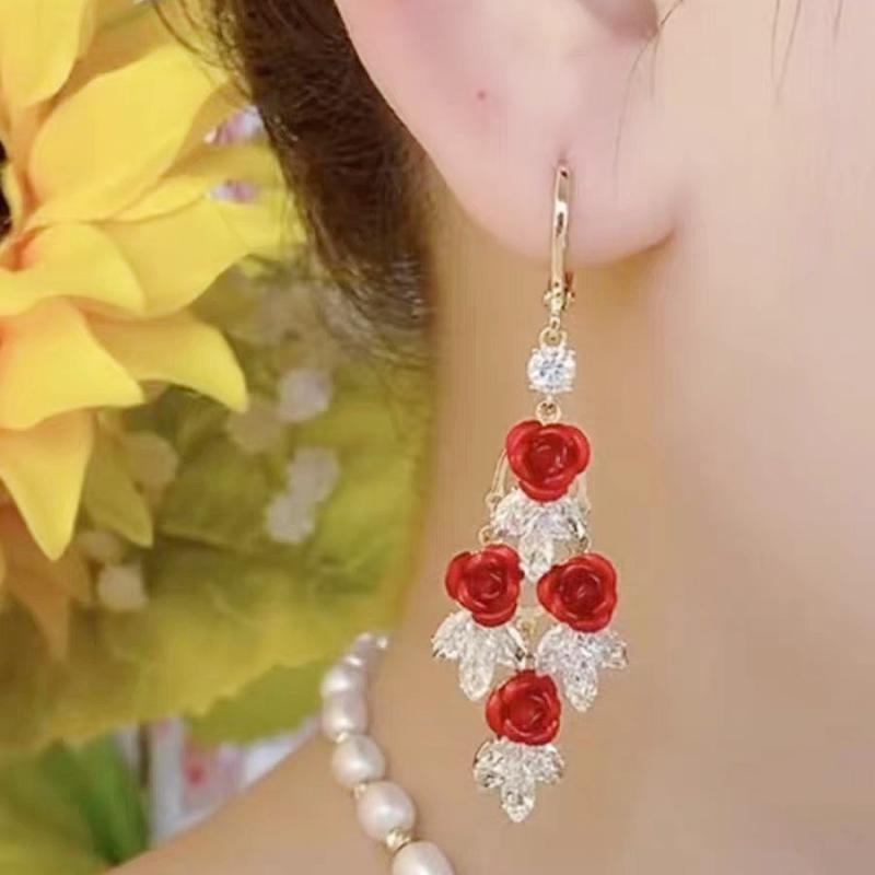 Women's Clip Design High-grade Super Fairy Wave Temperament Entry Earrings