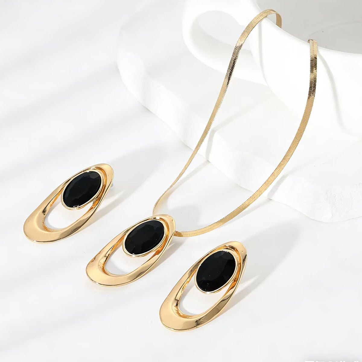 Women's Fashion Vintage Oval Three Buckle Charm Creative Refined Jewelry Set