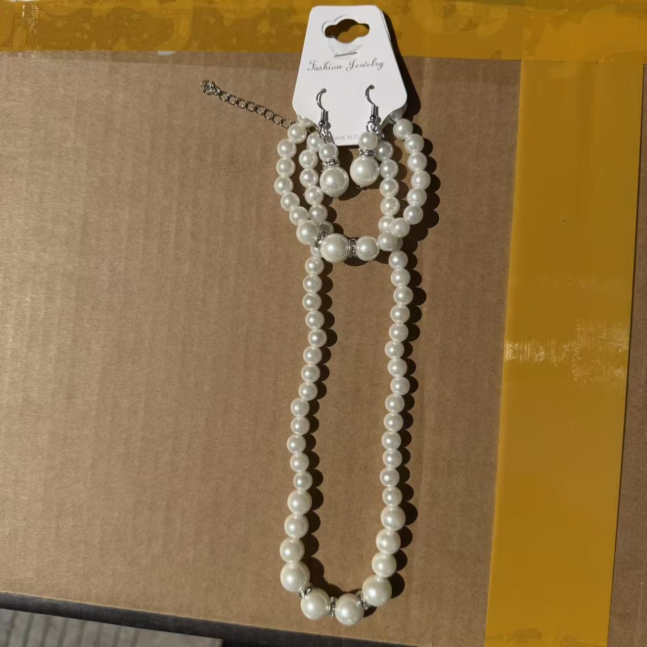 Bride Beautiful Wedding To Give Mom Three-piece Necklaces