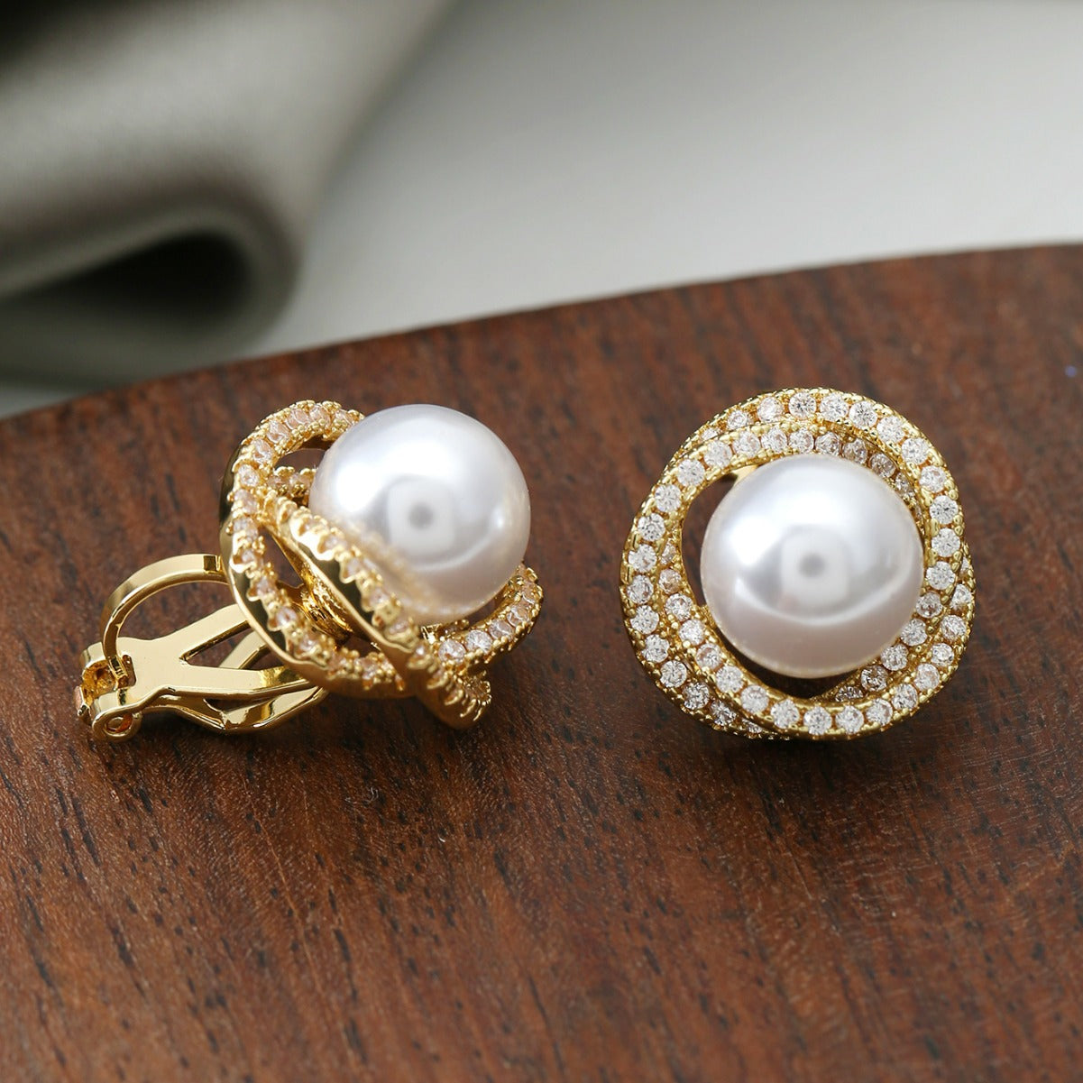 Women's Pearl High-grade Wear Simple Fashion Copper Inlaid Zircon Delicate Ear Clip