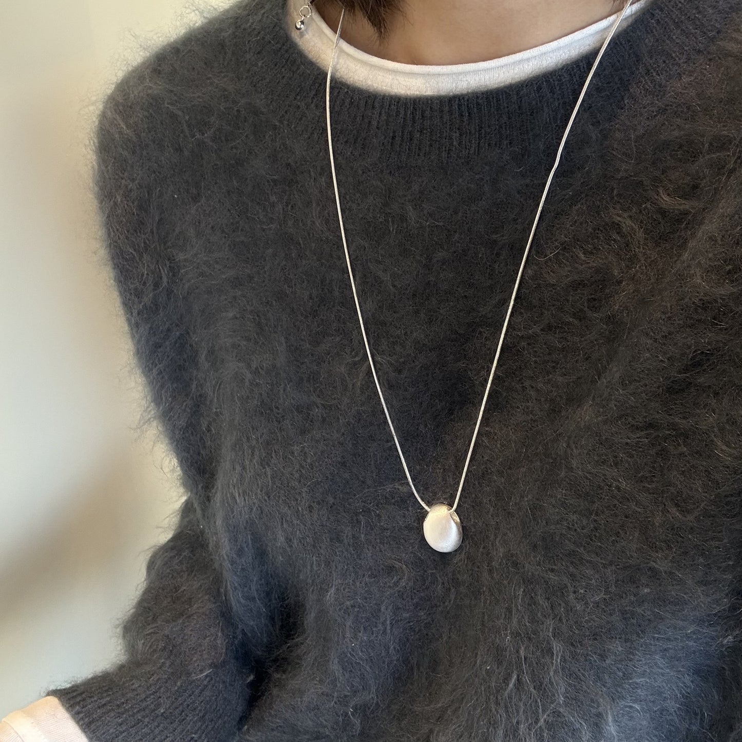 Women's Retro Personalized Oval Brushed Gold Sier Bean Pull-out Necklaces