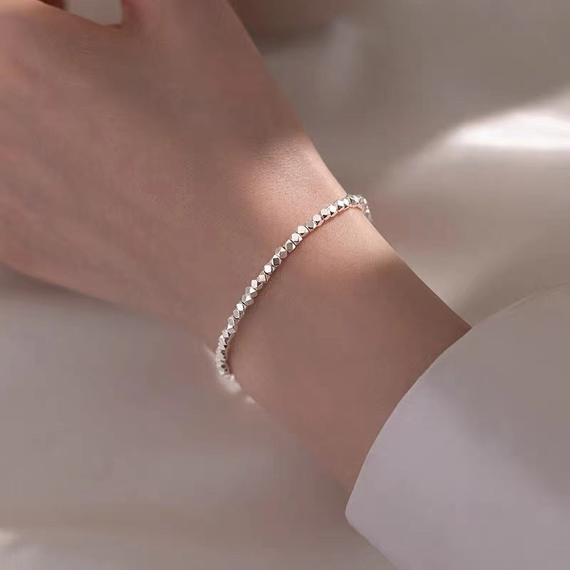 Pour des bijoux à main simples, des bracelets de petite amie pour la Saint-Valentin