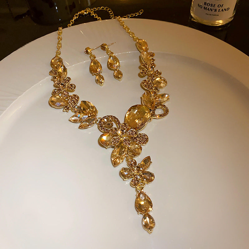 Light Luxury High-grade Zircon Niche Retro Clavicle Jewelry Set