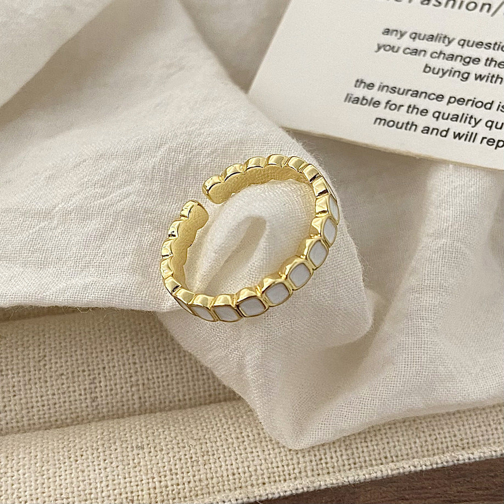 Delicate Sense Hohe Ringe mit süßem, wildem Design