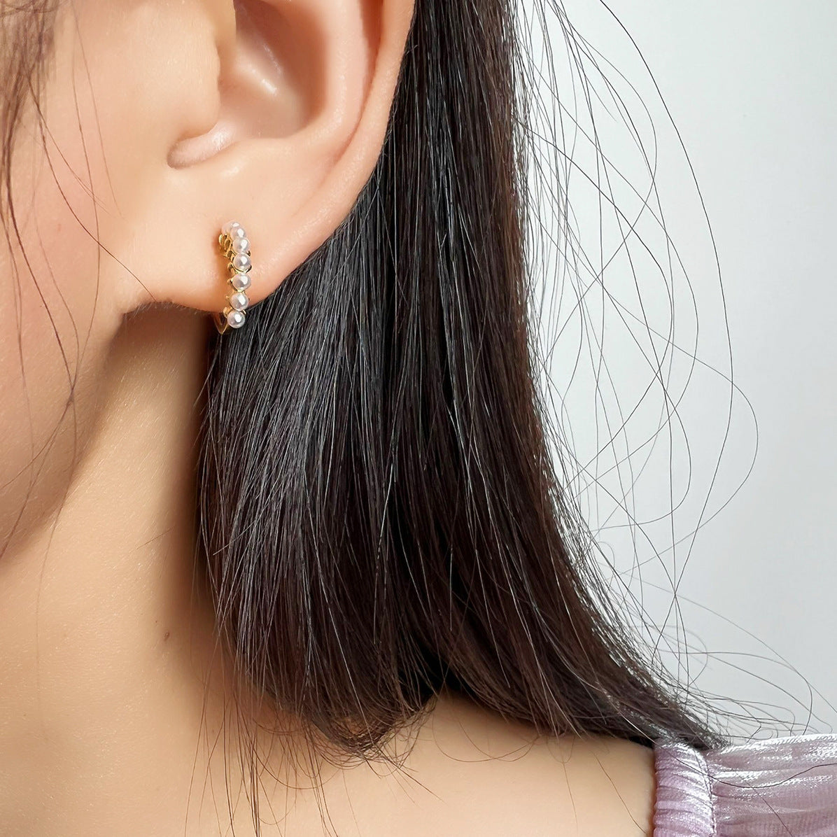 Simple Compact Pearl One-piece Mosquito Coil Ear Clip