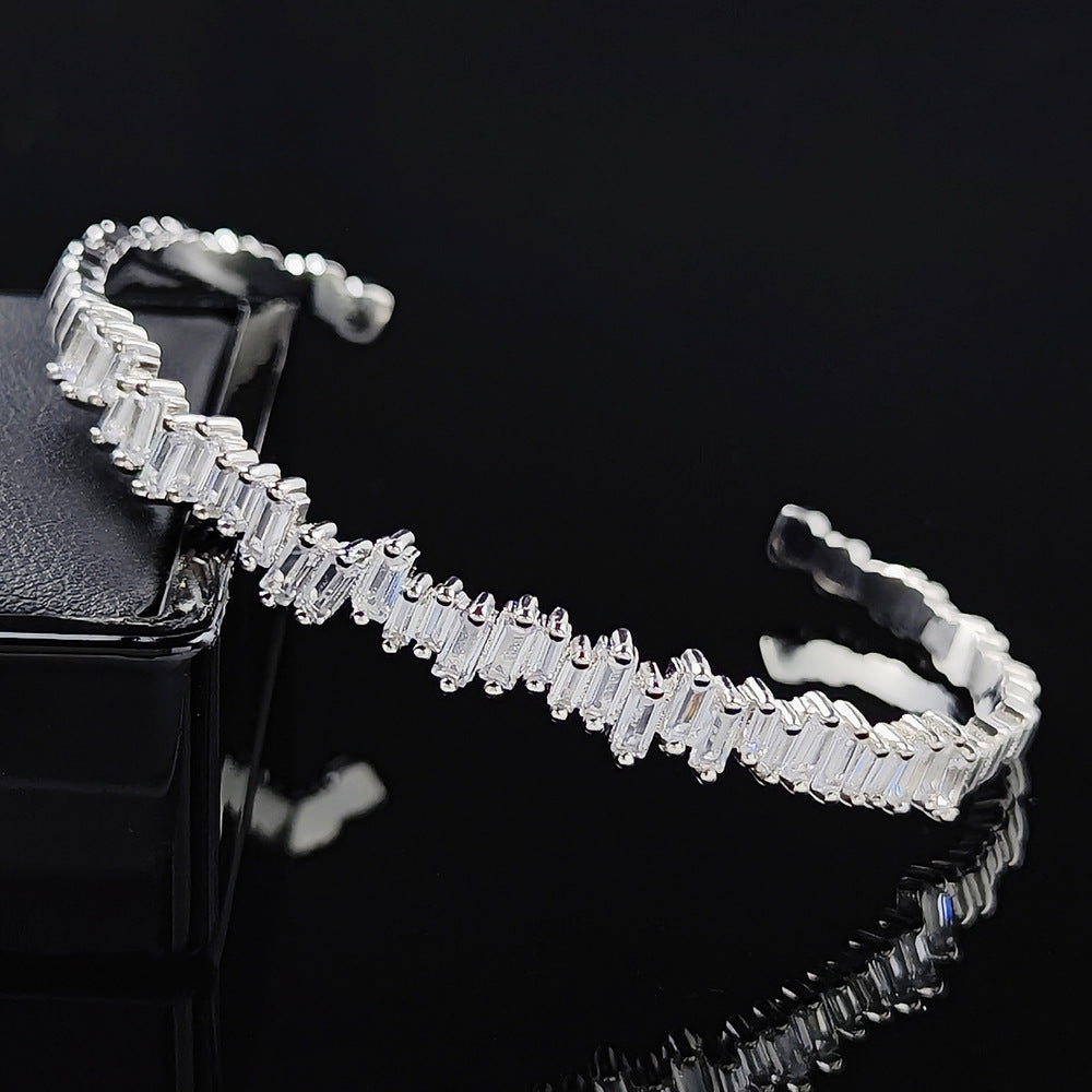 Bracelets à main simples en Zircon incrusté de luxe pour femmes