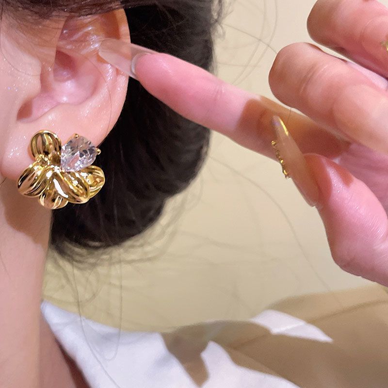 Women's Flower Niche Design Small Exquisite Gold Rings
