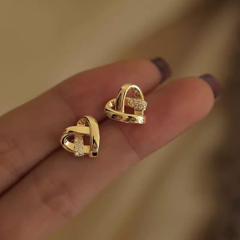 Boucles d'oreilles en forme de cœur entrelacées pour femmes, douces et montées de diamants, pour des boucles d'oreilles abordables