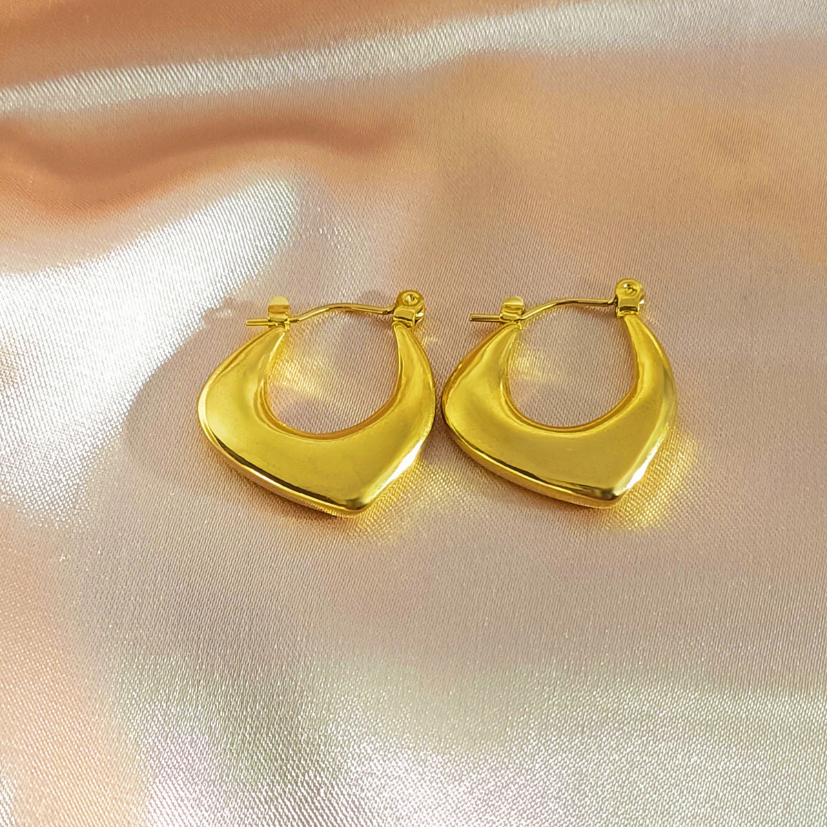 Women's Hydraulic Ear Hammer Pattern Minimalist Clip Light Rings