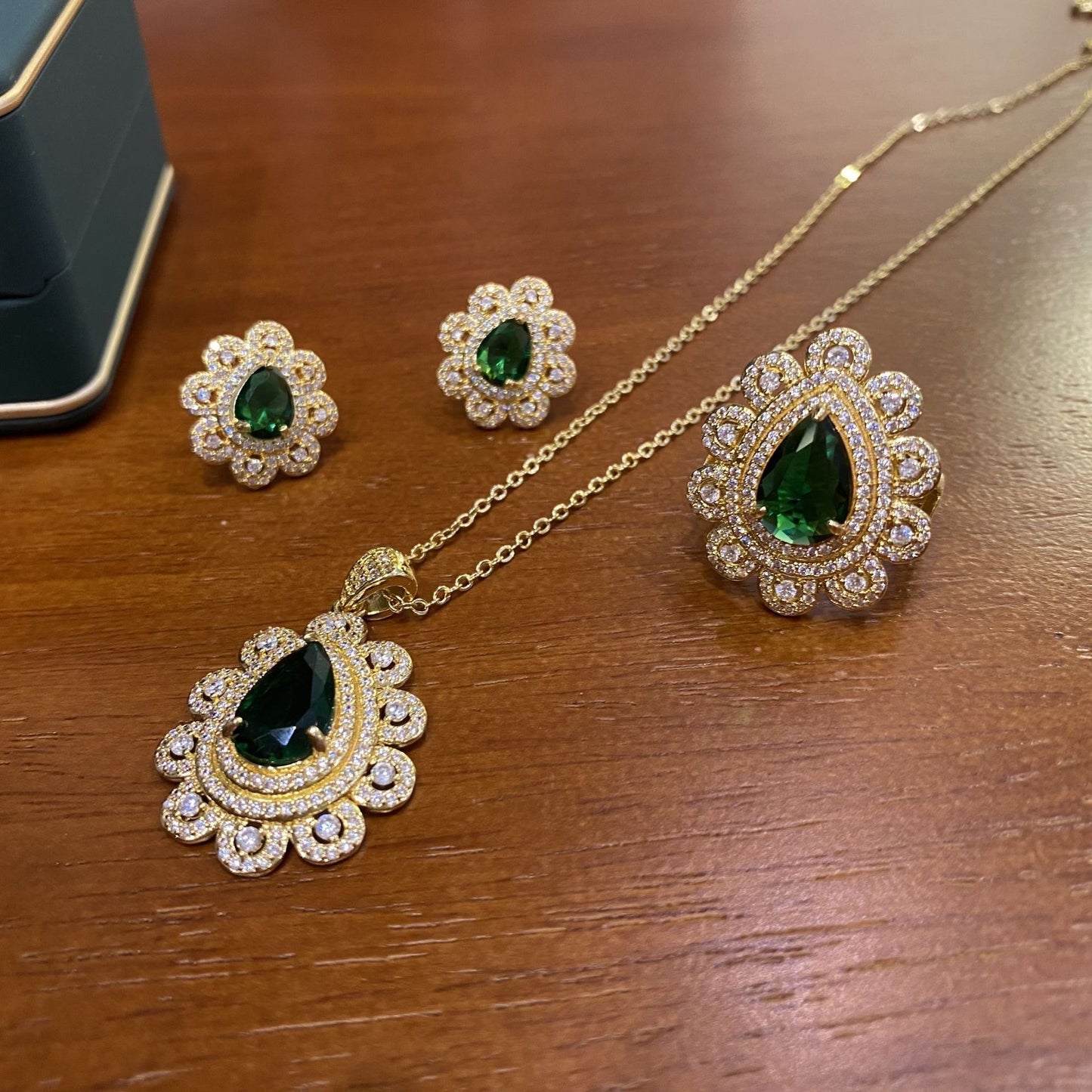 Full Diamond Elegance Retro Three-piece Ear Light Jewelry Set